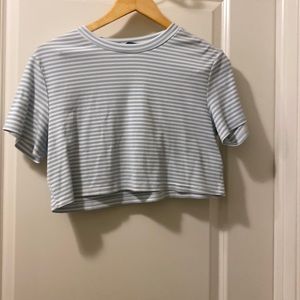 Cropped tee